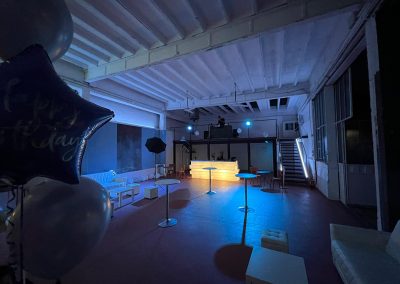 Allestimento notturno con luci blu