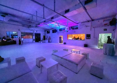 Allestimento serale con luci viola